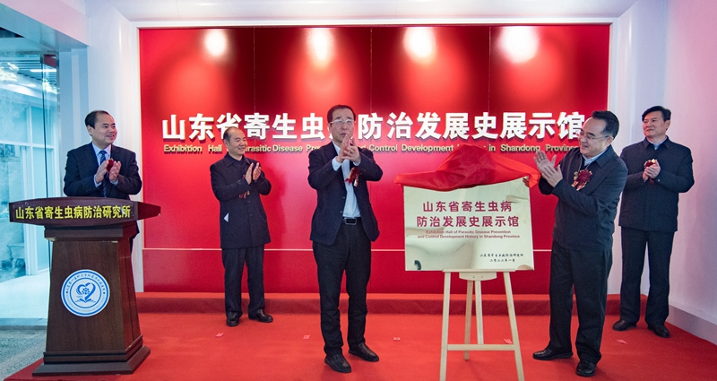 1641778035158697.jpg 照片五:韩书记和王市长共同揭牌.jpg